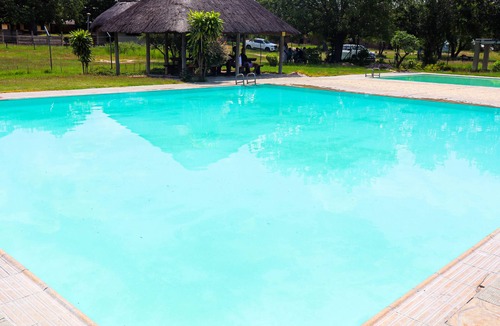 Flora Park Ski Chalet | Self Catering Chalets - Manyeleti