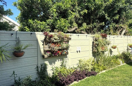 Pinelands House | Self-catering Pool-side Guesthouse