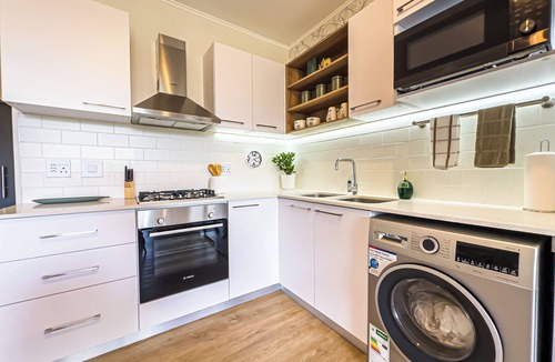 George Central Apartment | Serene 2-bedroom apartment with AC & Mountain View in George