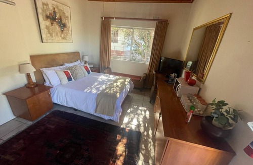Milnerton Bed & Breakfast | Serene 8-bedroom bed & breakfast in charming Cape Town