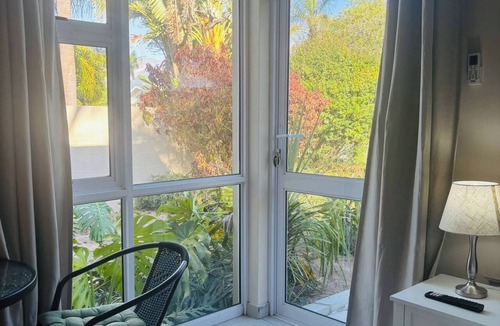 Drakenstein Apartment | Serene Air-conditioned Flatlet in Central Wellington