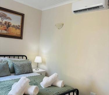 Drakenstein Apartment | Serene Air-Conditioned Flatlet in Central Wellington