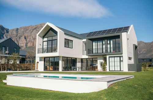 Kylemore Villa | Serene, fully staffed farm life 5-bed villa in charming Banhoek.