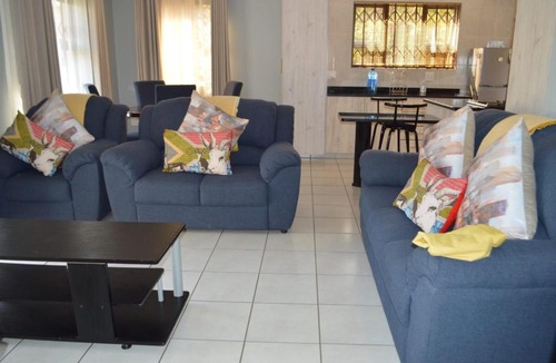 Uvongo House | Sindy's Chalets