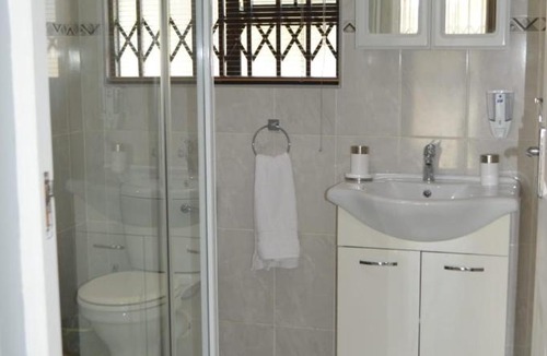 Uvongo House | Sindy's Chalets
