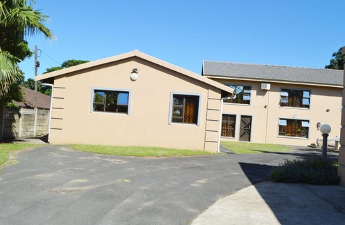 Uvongo House | Sindy's Chalets