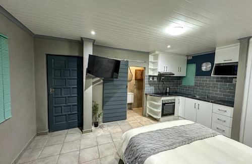 Trawal Apartment | Sir Galahad Flatlet 2 in Camelot