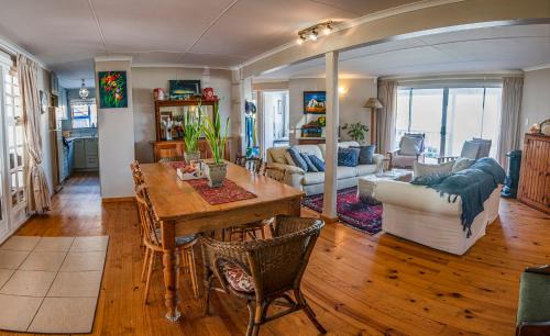 Still Bay Apartment | Sitterus
