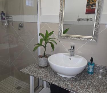 Queensburgh House | SJ Guest house