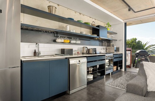 Bo'Kaap Apartment | Skyline Escape | Views, Pool and Braai