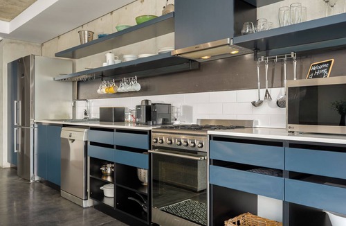 Bo'Kaap Apartment | Skyline Escape | Views, Pool and Braai