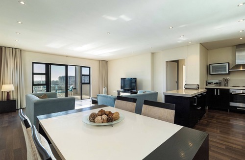 Century City Apartment | Skyline Serenity: Knightsbridge