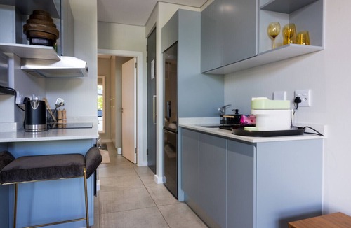 Windermere Apartment | Slick Garden Gem 300 on Florida RD