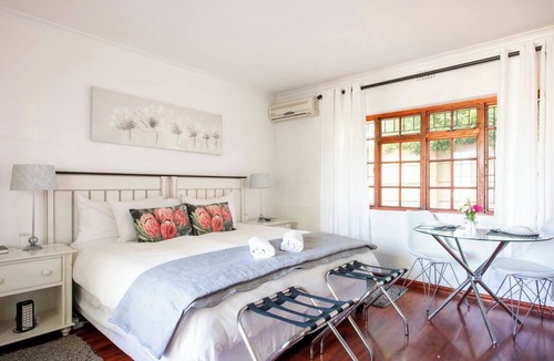Paarl Bed & Breakfast | Soothing 1-bedroom bed & breakfast with AC in Paarl