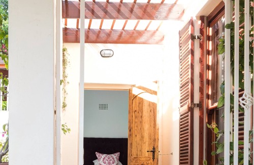 Somerset West Apartment | Sophisticated, Spacious Self-Catering Apartment In Winelands Region