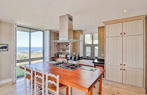 Sandbaai Villa | Southern Comfort | Seafront | Pool & cliff path