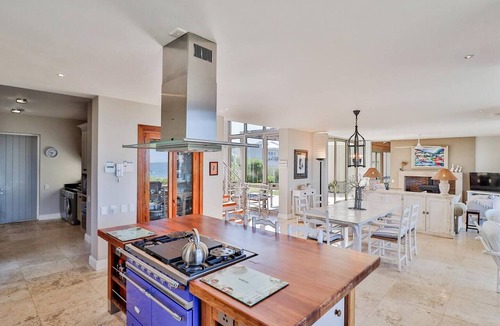 Sandbaai Villa | Southern Comfort | Seafront | Pool & cliff path