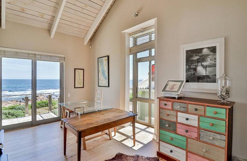 Sandbaai Villa | Southern Comfort | Seafront | Pool & cliff path