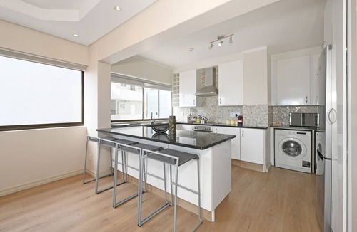 Three Anchor Bay Apartment | Spacious 3 Bed Apartment | Sea Point | Ocean views