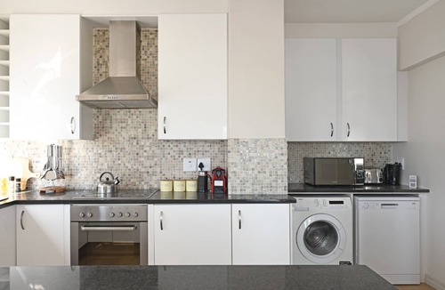 Three Anchor Bay Apartment | Spacious 3 Bed Apartment | Sea Point | Ocean views