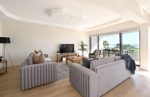 Three Anchor Bay Apartment | Spacious 3 Bed Apartment | Sea Point | Ocean views