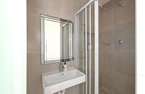 Pixley ka Seme Apartment | Spacious 3 Bed Apartment Sea Point Ocean views