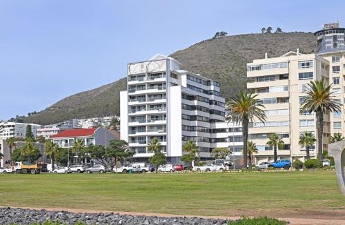 Pixley ka Seme Apartment | Spacious 3 Bed Apartment Sea Point Ocean views