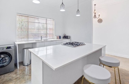 Durban North House | Spacious 3 Bed Room House, Pool Ideal Families & Groups, Secure & Central