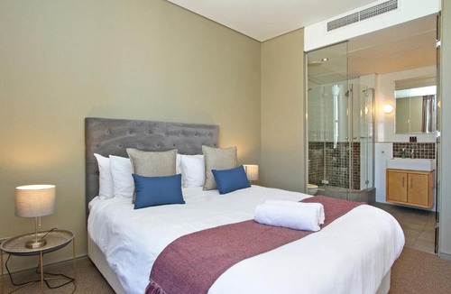 Cape Town City Centre Apartment | Spacious 3 Bedroom Family Apartment In Cape Town