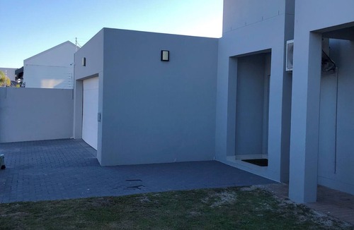 Bloubergstrand House | Spacious 4-bedroom house in superb Cape Town with AC