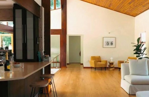 Hout Bay House | Spacious 5-bedroom house with mountain views