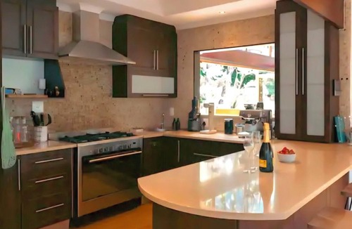 Hout Bay House | Spacious 5-bedroom house with mountain views