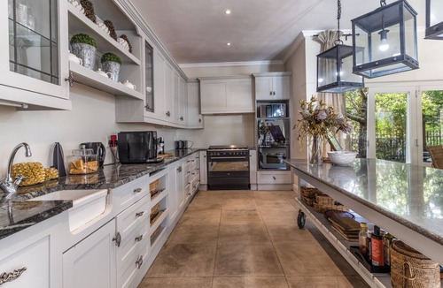 Franschhoek House | Spacious 5BR house in peaceful area in Franschhoek with pool/Braai & Mntain view