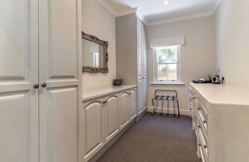 Franschhoek House | Spacious 5BR house in peaceful area in Franschhoek with pool/Braai & Mntain view