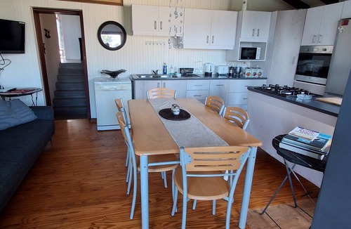 Somerset West Apartment | Spacious apartment in the heart of the winelands with sea and mountain views.