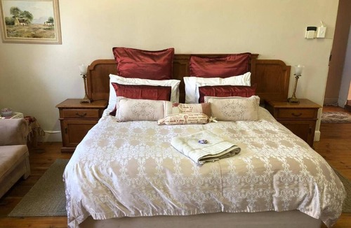 Ladismith Other | Spacious Farmhouse Rental in Ladismith with Stunning Views
