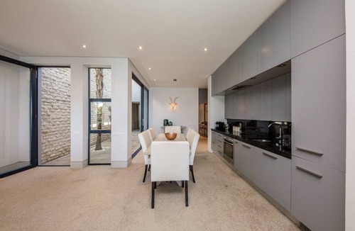 Cape Town City Centre Apartment | Spacious Holiday Apartment with Pool in Trendy De Waterkant Loader Apartment