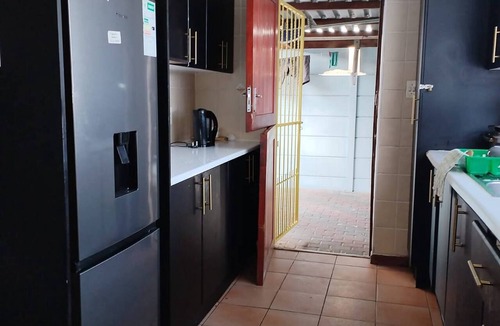 Eikenbosch House | Spacious House Rental with Private Rooms in Cape Town
