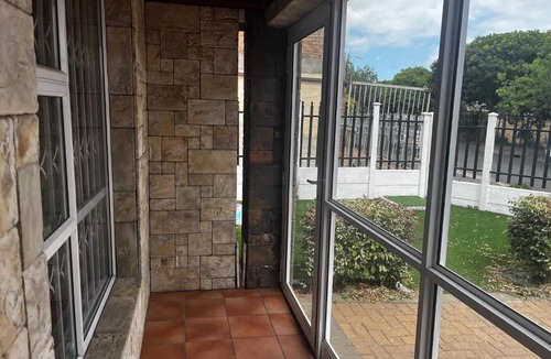 Eikenbosch House | Spacious House Rental with Private Rooms in Cape Town