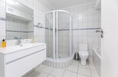 Century City Apartment | St Tropez On Lake 302 The Island Club