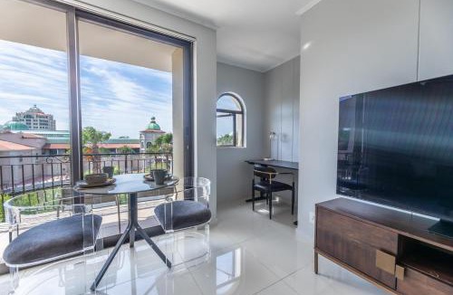 Century City Apartment | St Tropez On Lake 302 The Island Club