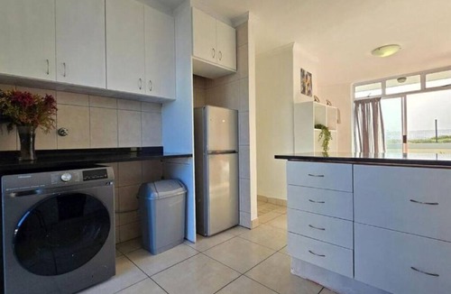 Muizenberg Apartment | Steps from the Beach, Muizenberg Home