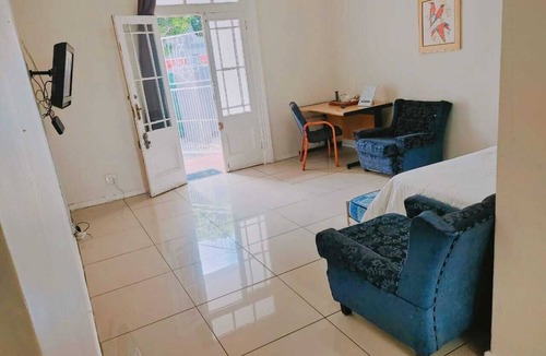Port Elizabeth Central House | Steps Guest House