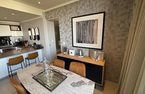 Greater Johannesburg Metropolitan Area Apartment | Stunning 3-bedroom apartment in the heart of Sandton