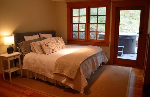 West Sound House | Stunning 4 bedroom water view home on Historic Slanted Apple Farm- sleeps 8