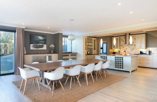 Knysna House | Stunning 5-bedroom spacious house with pool in Knysna. A perfect for family home