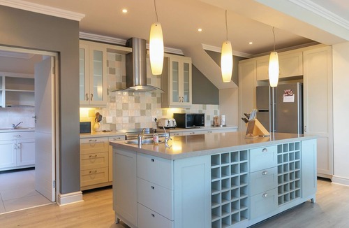 Knysna House | Stunning 5-bedroom spacious house with pool in Knysna. A perfect for family home
