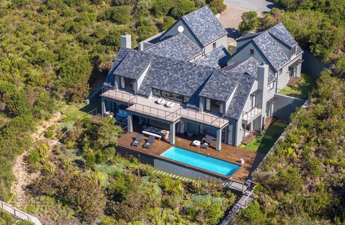 Knysna House | Stunning 5-bedroom spacious house with pool in Knysna. A perfect for family home