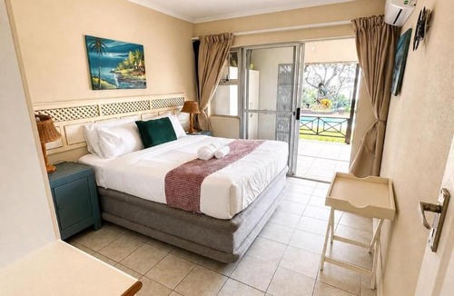Shelly Beach Apartment | Stunning Sea Views & Direct Beach Access