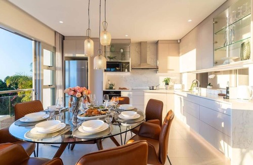 Clifton Apartment | Stunning Sea Views, Sleeps 9 -Lisburn On Clifton Views